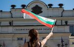Протестиращите ще настояват Конституционният съд да върне старото положение, при което президентът независимо назначава служебни министри