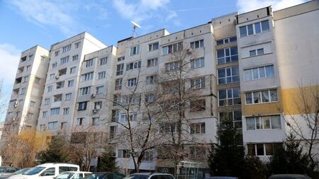 Цените на панелките гонят нови върхове, ето кой ги купува
