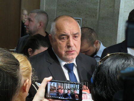  Като знам колко трудно и крехко се направи правителство и колко