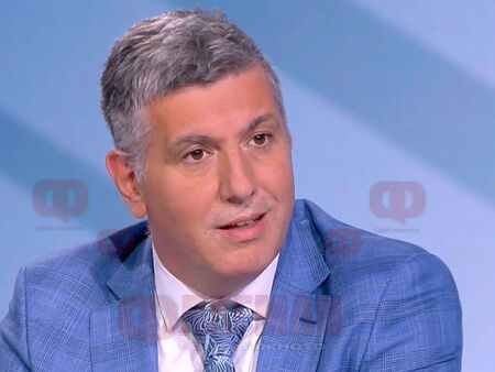 Кой печели от театъра с вота на недоверие? Депутатите от ПП-ДБ умуват дали да го подкрепят