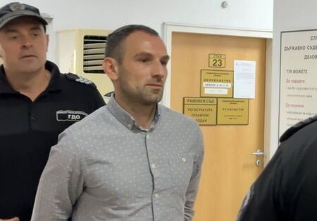 Заслужава ли само 8 години затвор