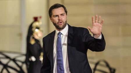 Ванс отиде в Гренландия, нахока Дания и обеща сделка в стил Тръмп без военна сила