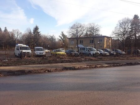 Наказателният паркинг на полицията се напълни, няма места за задържаните коли