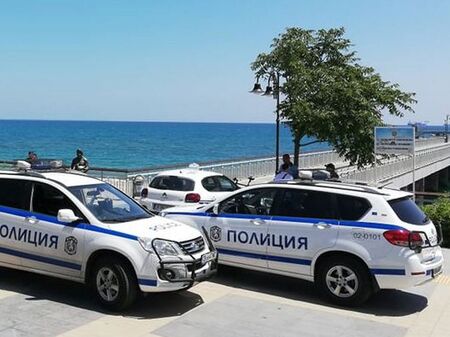 Полицаи от Първо РУ-Бургас спасиха скочил от Моста мъж