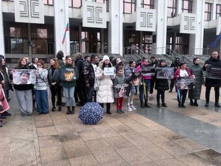 Организаторите настояват за регистър на осъдените за насилие над деца