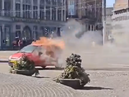 Мъж се самозапали в центъра на Амстердам