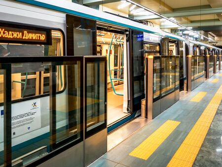 Дете намери голяма сума пари в метрото