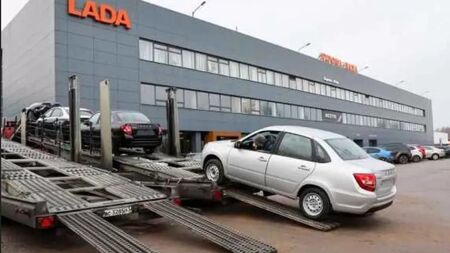 Продажбите на руски автомобили рухнаха