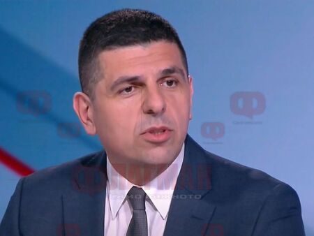 Ще разпнат ли вътрешния министър заради съмнение за контрабанден канал в Пловдив и политически чадър