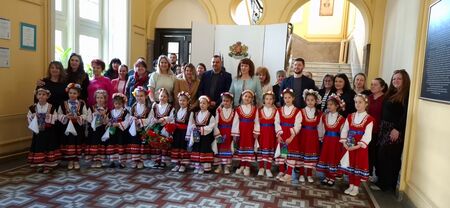 Лазарки наричаха за здраве в Областна администрация Бургас