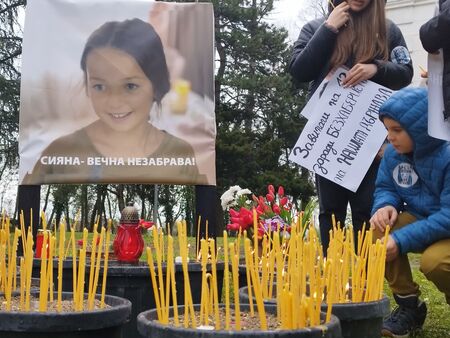 Протести в София и Телиш в памет на малката Сияна - „България няма деца за убиване!“: