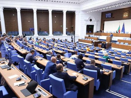 Кабинетът „Желязков“ е вече правителство на малцинството, но остава на власт