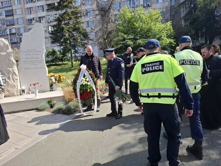 Усмивки на хора с увреждания в Бургас грейнаха "В памет на Йордан и Атанас"