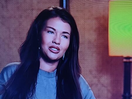 "Бомба" в имението с розите