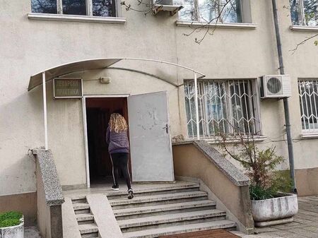 Здравната служба в кв. Долно Езерово се пропука, заложиха 450 хил. лева за основен ремонт