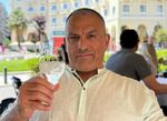 Заведе я на екзотичен плаж за рождения си ден