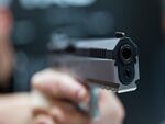 Двама ранени при стрелба в търговски център