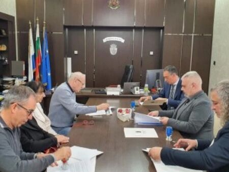 Вдигат учителските заплати в Бургас, ето колко ще взимат педагозите по морето