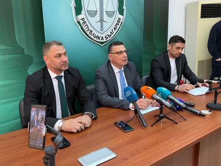 Прокуратура и ГДБОП с подробности за разбитата нарколаборатория край Свети Влас (ВИДЕО)