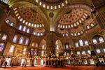 Турските власти настаниха над 50 000 души в джамии след силния трус