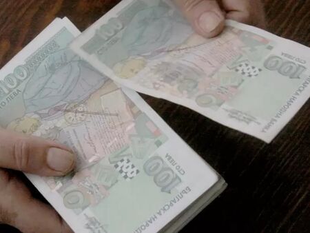 Капанът на "дребния шрифт" при някои кредити: Теглиш 2000, връщаш 4000