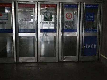 Мощна кибератака или тотален дисбаланс в електроразпределението връща Европа в каменната ера