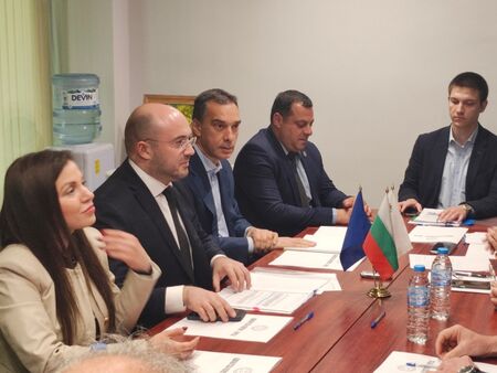 Център за безплатна правна помощ отвори врати в Бургас, ще помага на бедни и пострадали от домашно насилие