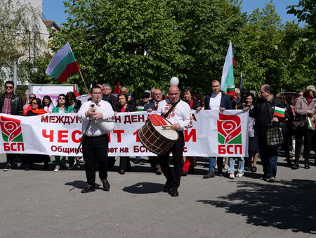 БСП възроди 1 май в Бургас с шествие и концерт