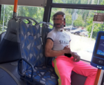 Пълен потрес! Извратеняк извади члена си и мастурбира в автобус пред очите на десетки пътници