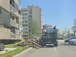 Читател на Флагман.бг: Не бързайте да се радвате на новите улици и тротоари, ние в Айтос сами си ги рушим (СНИМКИ)