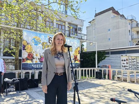 Лозенец чества Гергьовден с литургия, курбан и фолклор