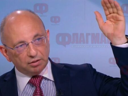 Нацията се топи и държавата нехае, а икономист зове да се дават до 25 000 лева за новородено дете