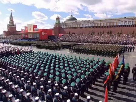 Гледайте на живо мащабния военен парад за Деня на победата в Москва
