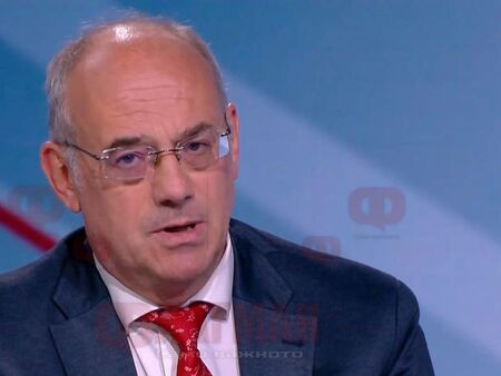 Проф. Семов: Децата ни да учат вероучение, защото заради мутри и плеймейтки растат с грозна представа!