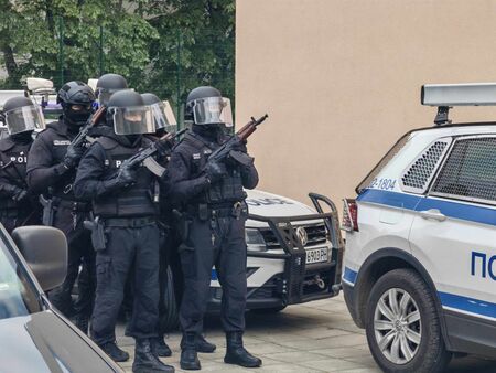 Бомба в училище? Бургас видя реална симулация на терористичен акт (ВИДЕО/СНИМКИ)