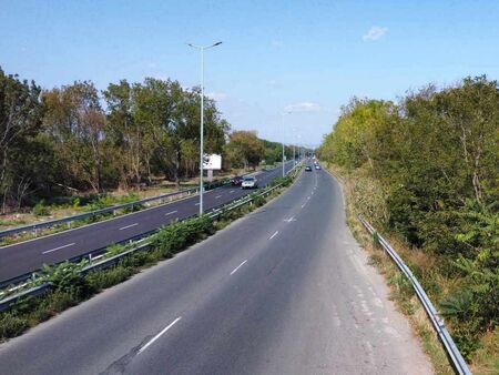 Важно за шофьорите! Утре затварят за ремонт пътното платно за кв. Сарафово