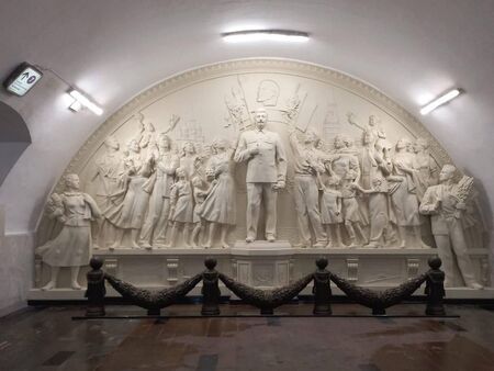 Възстановиха барелефа на Сталин в московското метро