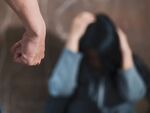 Жена отнесе бутилка в главата от пияния си мъж на рождения му ден