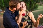 Тя е в Кан, но защо няма пръстен на ръката си