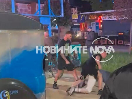 Трима мъже се млатиха в центъра на Слънчев бряг