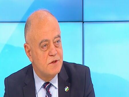 Атанас Атанасов: Румен Радев е "опакован"