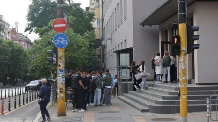 Над 2900 зрелостници са подали заявления за допълнителна матура