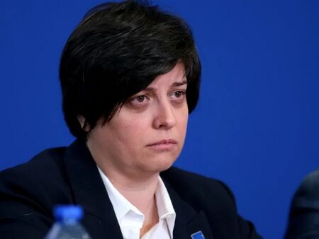 Диана Русинова приема да оглавява АПИ