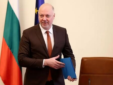 Премиерът даде месец на АПИ, МВР и ДАИ да "влязат в пътя"