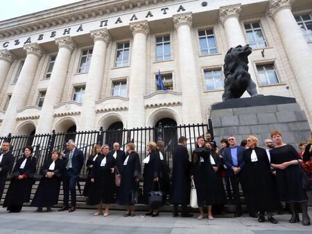 "Шоуто на Слави" отива в историята след 19 години на екран