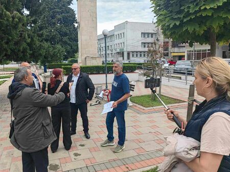 Политически цирк в Камено – трима правят „бунт“, който никой не припозна