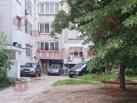 Зоната е за наивници: Хитри бургазлии паркират под терасите си, без да плащат и стотинка