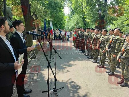 Бургас почете 149 години от гибелта на Христо Ботев с тържествен ритуал в Морската градина