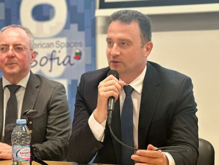 Съпругата на Пламен Бобоков блесна в галерията на Ники Младжов (СНИМКИ)