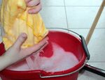 Спрях да купувам скъпи препарати за под, слагам само това във водата и става безупречно чисто